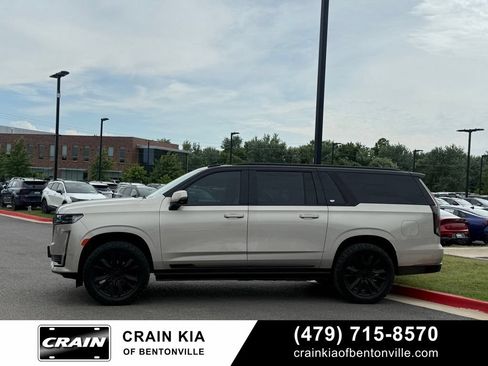 Used 2024 Cadillac Escalade ESV Sport Platinum w/ Heavy-Duty Trailer Package AWD/4WD image 4
