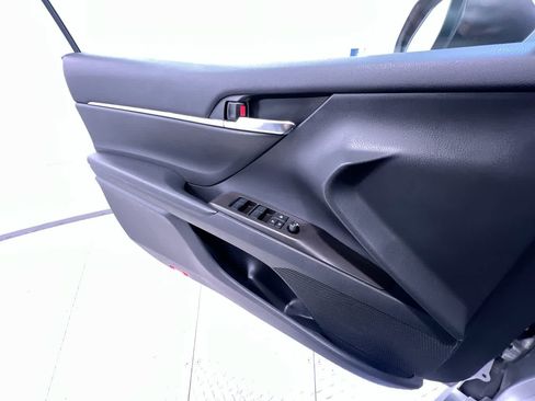 Used 2024 Toyota Camry SE FWD image 31