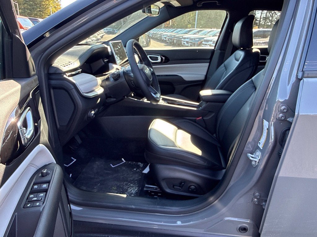 New 2026 Jeep Compass Limited AWD/4WD image 16