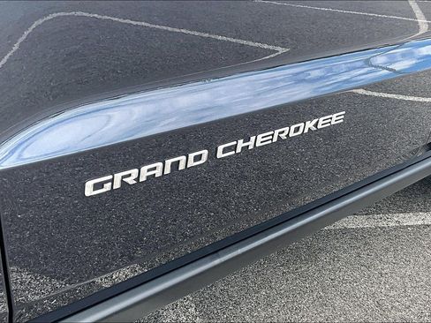 Used 2015 Jeep Grand Cherokee Limited w/ Luxury Group II AWD/4WD image 24