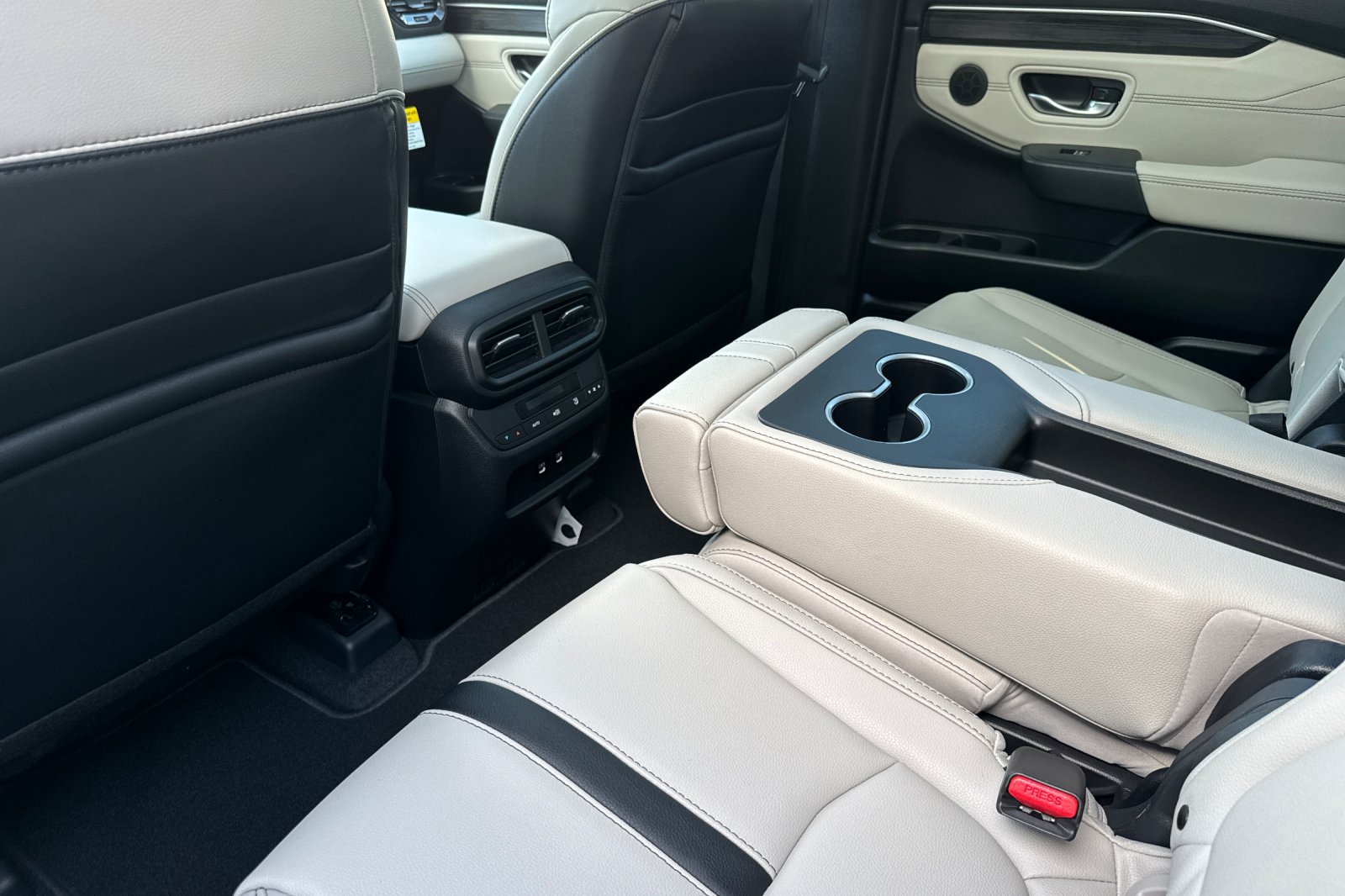 New 2026 Honda Pilot Touring image 12