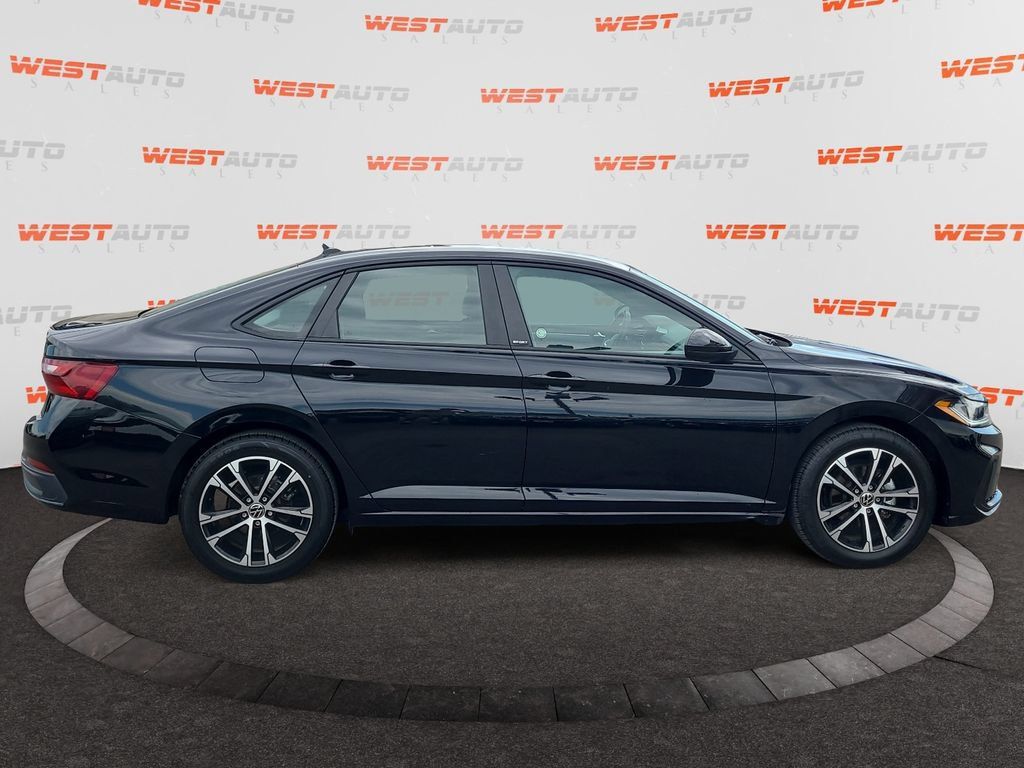 Used 2025 Volkswagen Jetta Sport FWD image 6