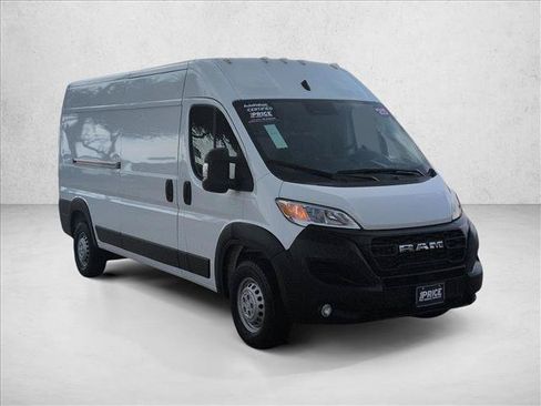 Used 2025 RAM ProMaster 2500 w/ Convenience Group FWD image 3