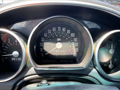 Used 2006 Chevrolet SSR w/ Preferred Equipment Group RWD image 12