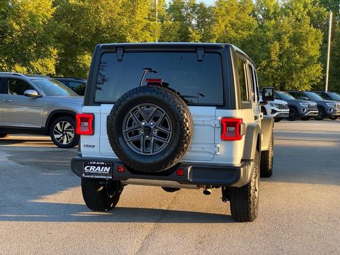 Used 2026 Jeep Wrangler Unlimited Sport AWD/4WD image 7