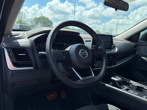 Used 2021 Nissan Rogue S FWD image 11