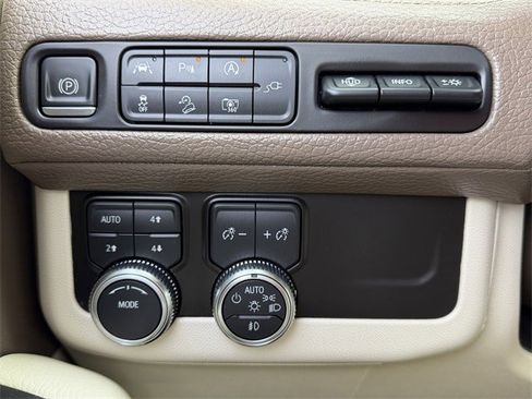 Used 2022 GMC Yukon XL Denali image 24