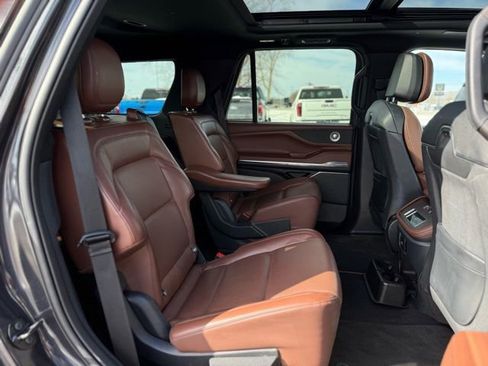Used 2025 Lincoln Navigator Reserve image 21