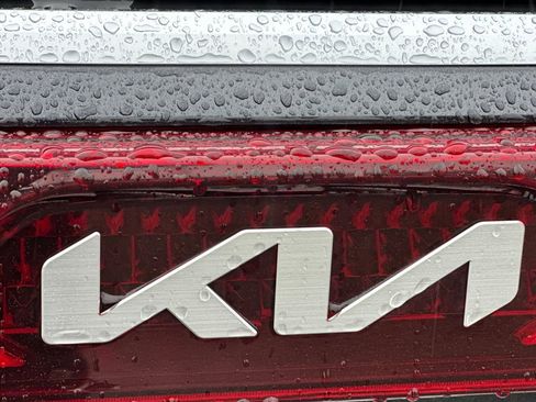 Used 2022 Kia Carnival SX Prestige image 30