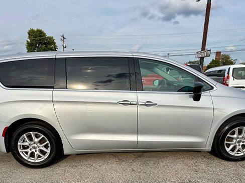 Used 2024 Chrysler Voyager LX FWD image 8