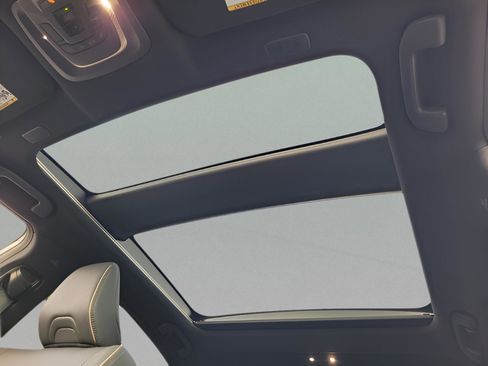 Used 2023 Toyota Crown Limited image 22