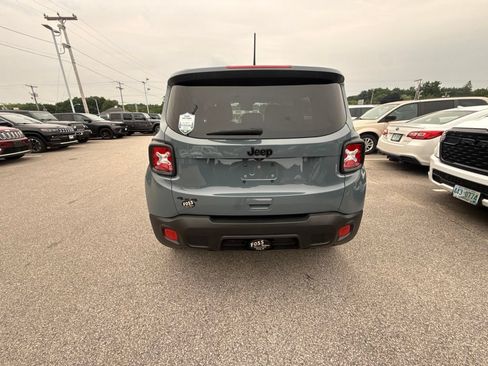 Used 2018 Jeep Renegade Altitude AWD/4WD image 4