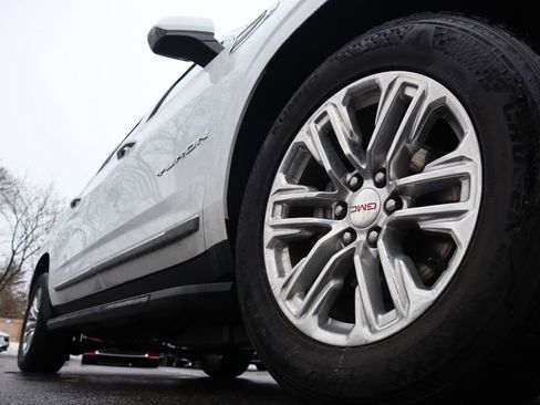 Used 2024 GMC Yukon XL SLT image 7