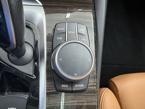 Used 2019 BMW 530e w/ Convenience Package image 22