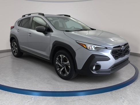 Used 2024 Subaru Crosstrek 2.0i Premium AWD/4WD image 3