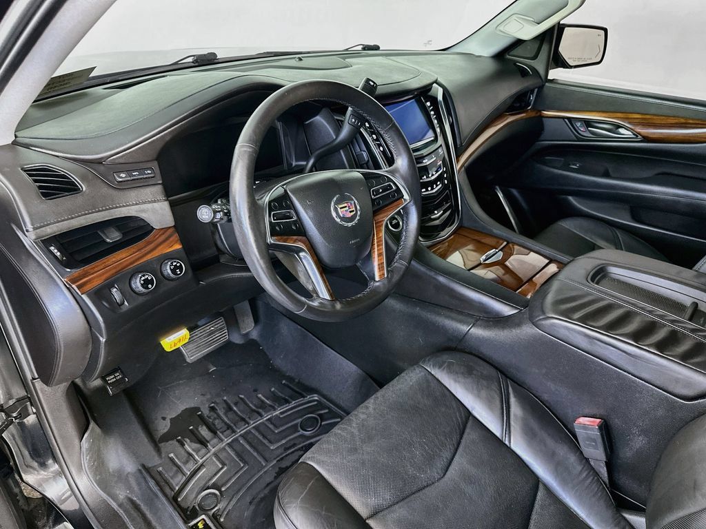 Used 2015 Cadillac Escalade Luxury AWD/4WD image 30