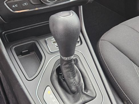 Used 2020 Jeep Cherokee Latitude FWD image 26