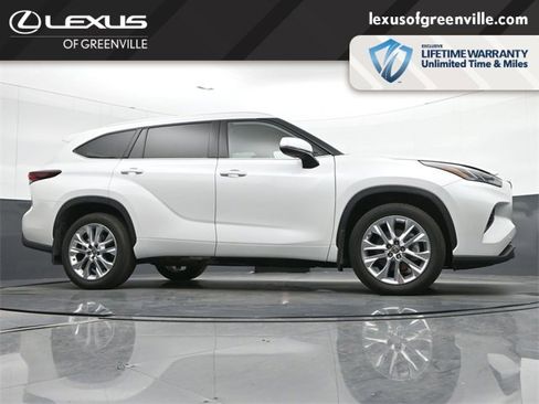 Used 2024 Toyota Highlander Limited image 37
