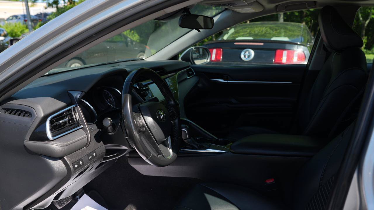 Used 2018 Toyota Camry SE w/ Moonroof Package FWD image 15