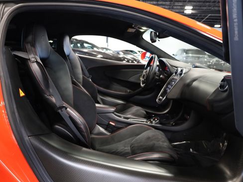 Used 2017 McLaren 570S Coupe image 31