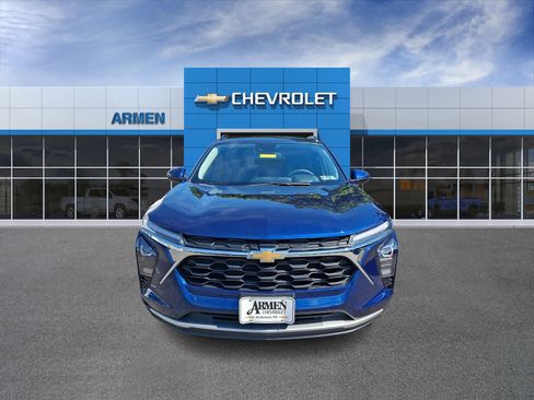 Used 2024 Chevrolet Trax LT w/ Driver Confidence Package FWD image 3