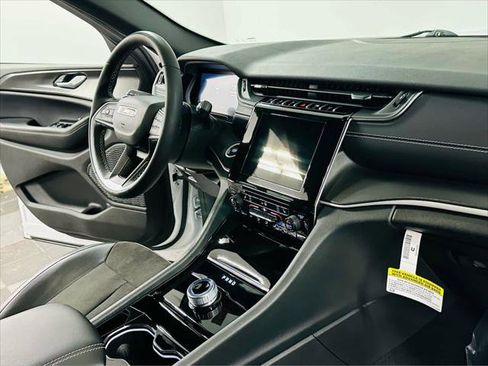 Certified 2023 Jeep Grand Cherokee Altitude image 8