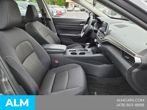 Used 2025 Nissan Altima 2.5 SV FWD image 14