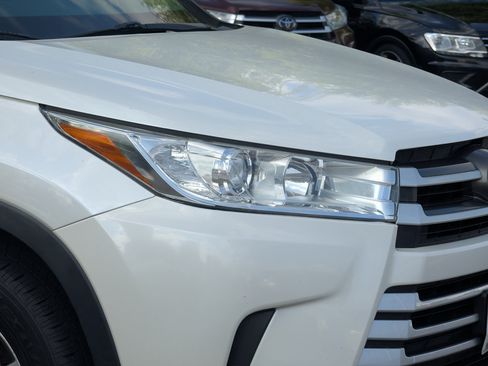 Used 2017 Toyota Highlander XLE AWD/4WD image 16