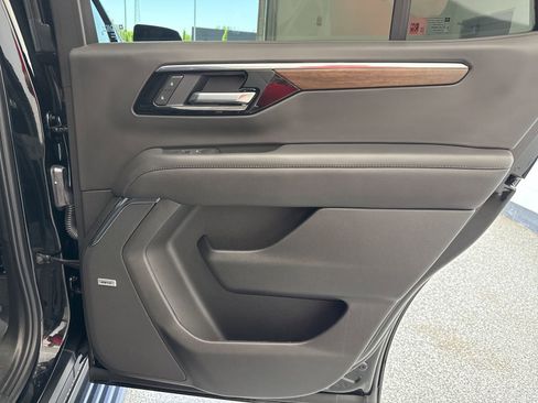 Used 2025 Chevrolet Tahoe High Country AWD/4WD image 28