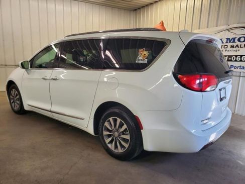 Used 2020 Chrysler Pacifica Touring-L Plus FWD image 4