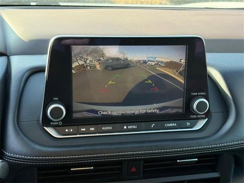 Used 2023 Nissan Rogue S image 23
