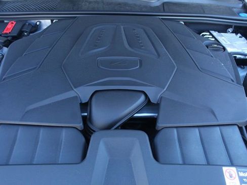 Certified 2025 Porsche Cayenne Coupe image 16