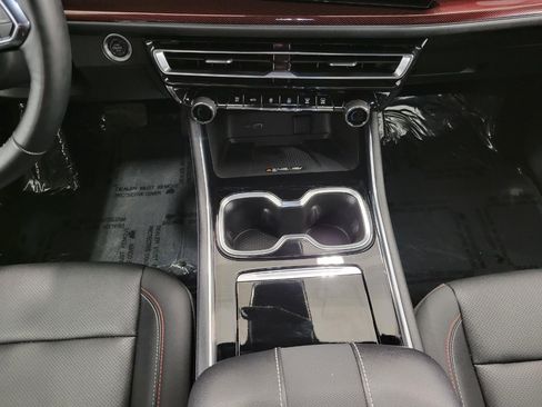 Used 2025 Chevrolet Traverse Z71 AWD/4WD image 45