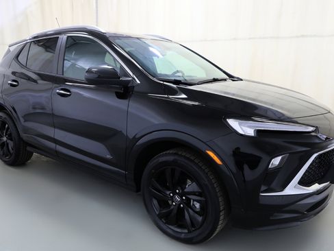 Used 2025 Buick Encore GX Sport Touring w/ Comfort Package image 17