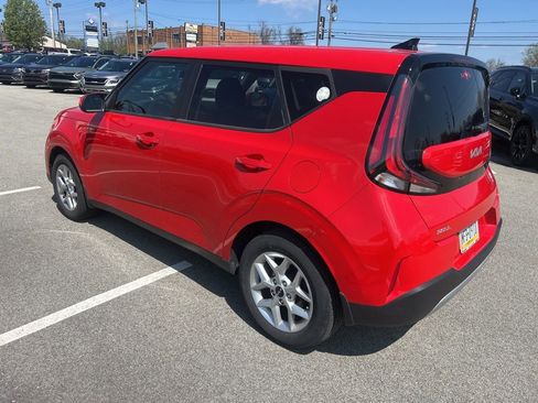 Certified 2023 Kia Soul LX w/ LX Technology Package FWD image 6