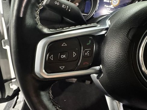 Used 2020 Jeep Wrangler Unlimited Sahara w/ Dual Top Group AWD/4WD image 5