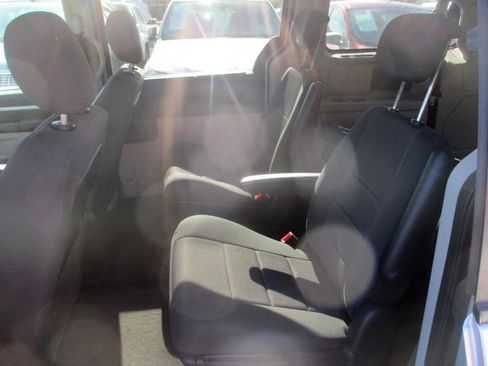 Used 2009 Dodge Grand Caravan SXT w/ Family Value Group FWD image 10