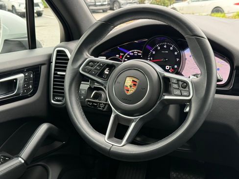 Used 2023 Porsche Cayenne Platinum Edition AWD/4WD image 32