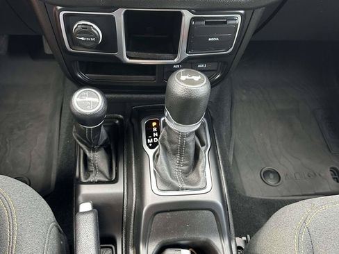 Used 2024 Jeep Wrangler Unlimited Sport AWD/4WD image 17