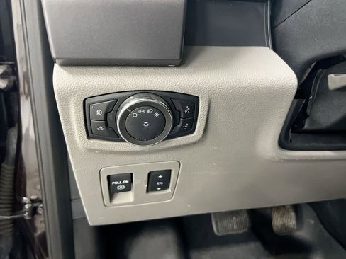 Used 2018 Ford F150 XLT w/ Equipment Group 302A Luxury AWD/4WD image 18