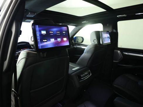 Used 2025 Cadillac Escalade V image 16