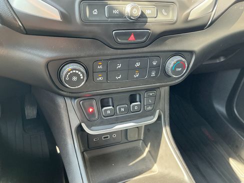 Used 2019 GMC Terrain SLE image 13