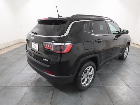 Used 2026 Jeep Compass Latitude AWD/4WD image 6