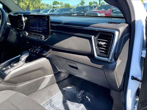 Used 2024 GMC Canyon Elevation w/ Convenience Package image 16