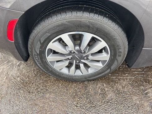 Used 2022 Chrysler Pacifica Touring-L w/ Uconnect Theater Family Group image 45