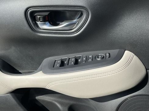 Certified 2025 Honda HR-V LX image 21