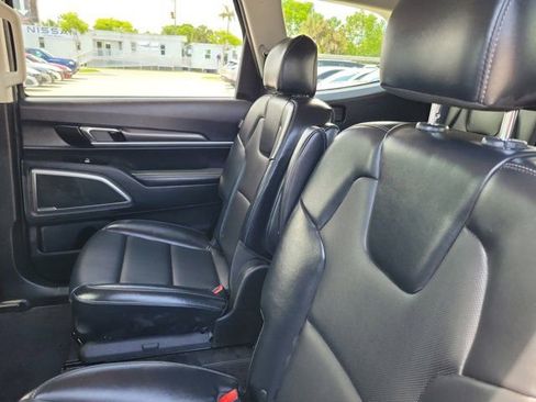 Used 2024 Kia Telluride S FWD image 15
