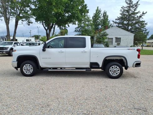 Used 2025 Chevrolet Silverado 2500 LT w/ Convenience Package AWD/4WD image 4