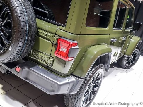 Used 2024 Jeep Wrangler Unlimited Sahara w/ Technology Group image 10