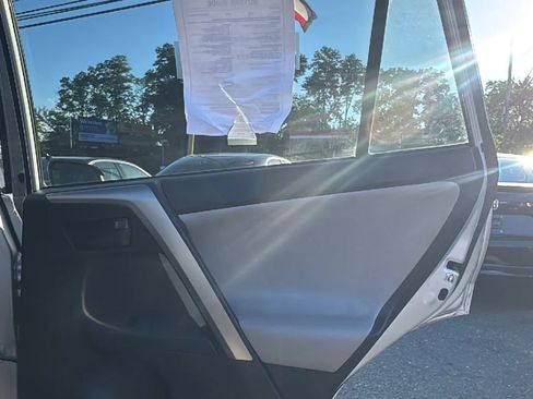 Used 2015 Toyota RAV4 LE AWD/4WD image 17